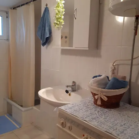 Apartman Nazor شقة