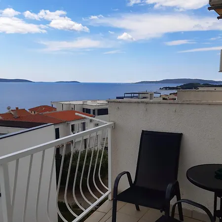 Apartman Nazor شقة *